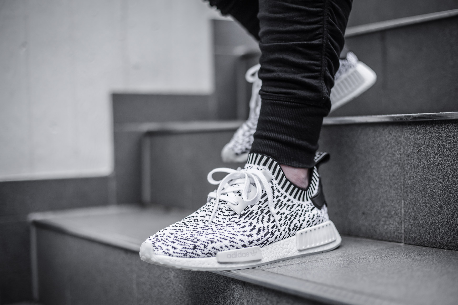 Adidas nmd zebra white black best sale